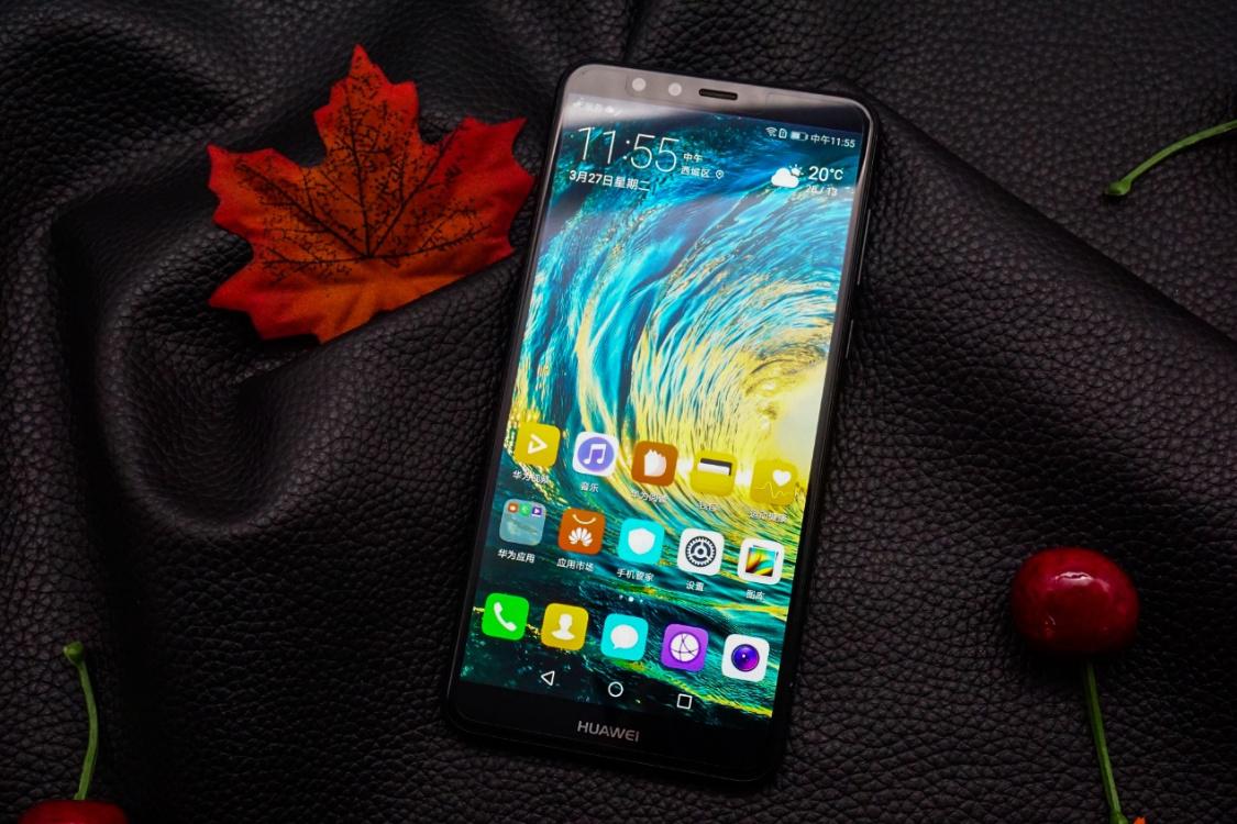屏已经成为了手机行业主流,而作为面向年轻人的"旗舰"级新品,华为畅享