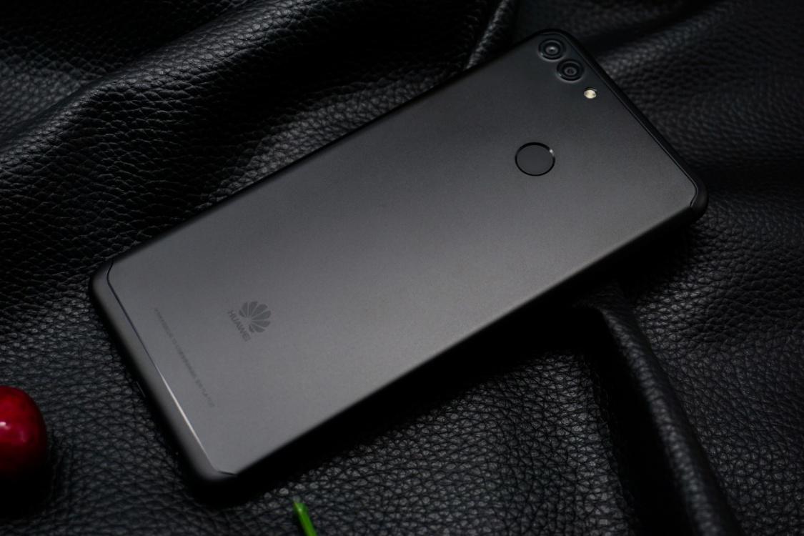 华为畅享8 plus:大屏幕,大内存,大电量千元旗舰惹人爱