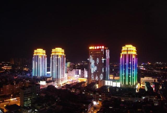 真美随手拍昭通夜景之金融中心