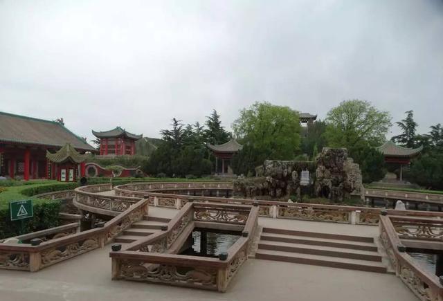 驾着铁马游皇陵咸阳原上到底埋了多少个皇上