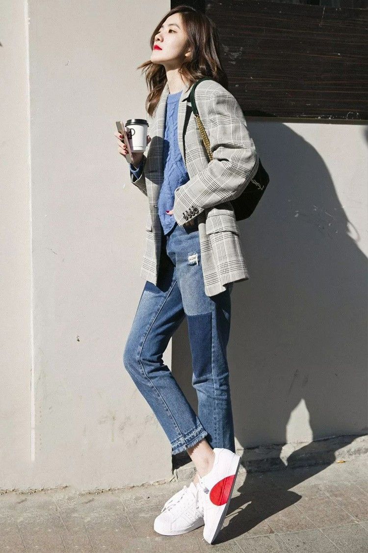 小个子女人穿牛仔裤,搭配这3种短外套,显高不