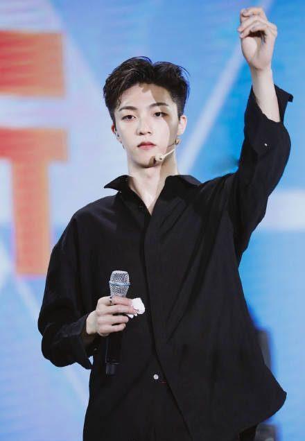 陈立农清爽,王子异可爱,同样是换造型,只有蔡徐坤最辣眼睛