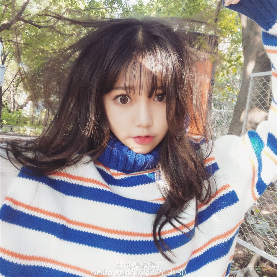 90后萌妹子曹若涵迷人自拍照