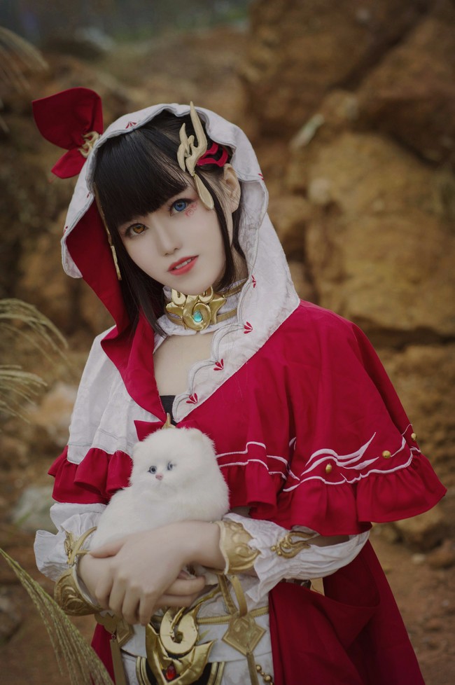 剑网三cos明教雪河喵萝你怀中的猫抢戏啊
