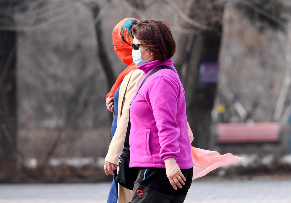 吉林发布大风蓝色预警 瞬时风力可达9级 谨防高空坠物