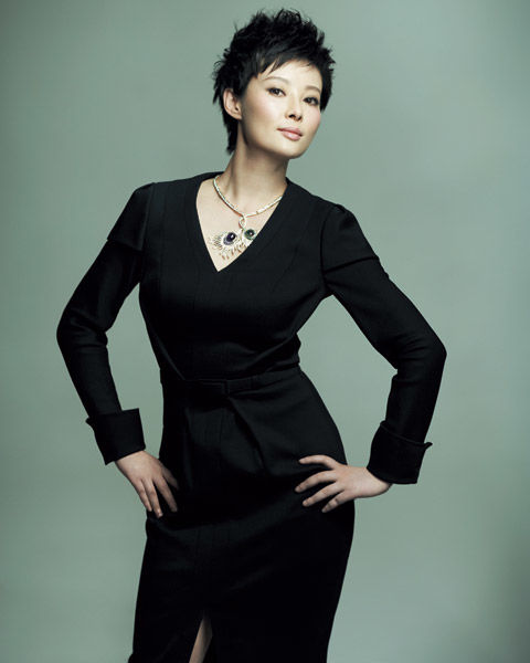 21岁出道,获张国立力捧出名,跨国恋婚姻不幸,如今生活成这样