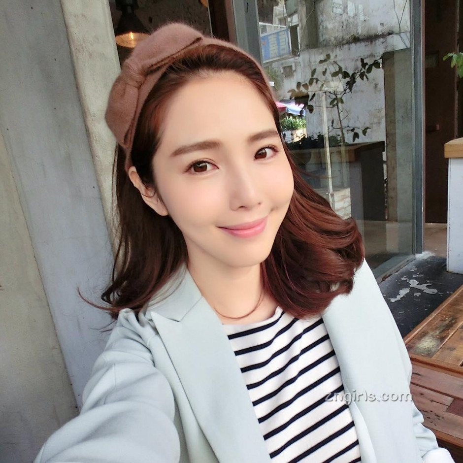 美女主播朱琦郁私房自拍照气质迷人|自拍照|主播|美女_新浪新闻