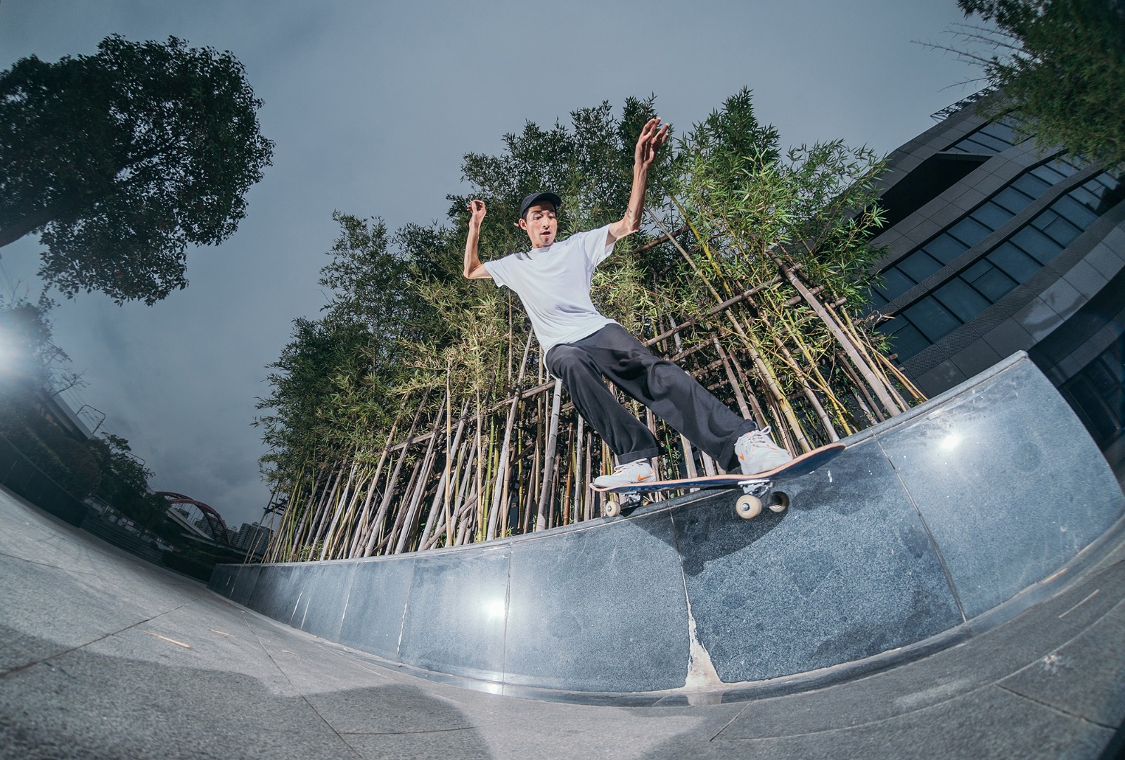 上海滑板店 fly 携手 nike sb 打造新联名!