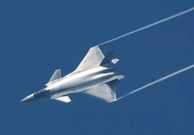 歼20已完成升级,可向后发射导弹,只有中国才有这种技术