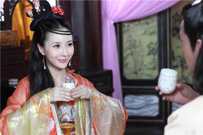 虽然孝文帝依旧看重自己的妹妹,但冯妙莲就不一样了,她十分嫌弃丧偶的