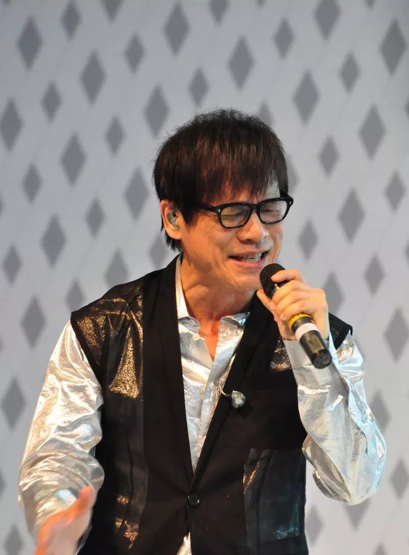 他曾红遍大江南北,两次结婚58岁老来得女,如今64岁还在拼搏|罗大佑