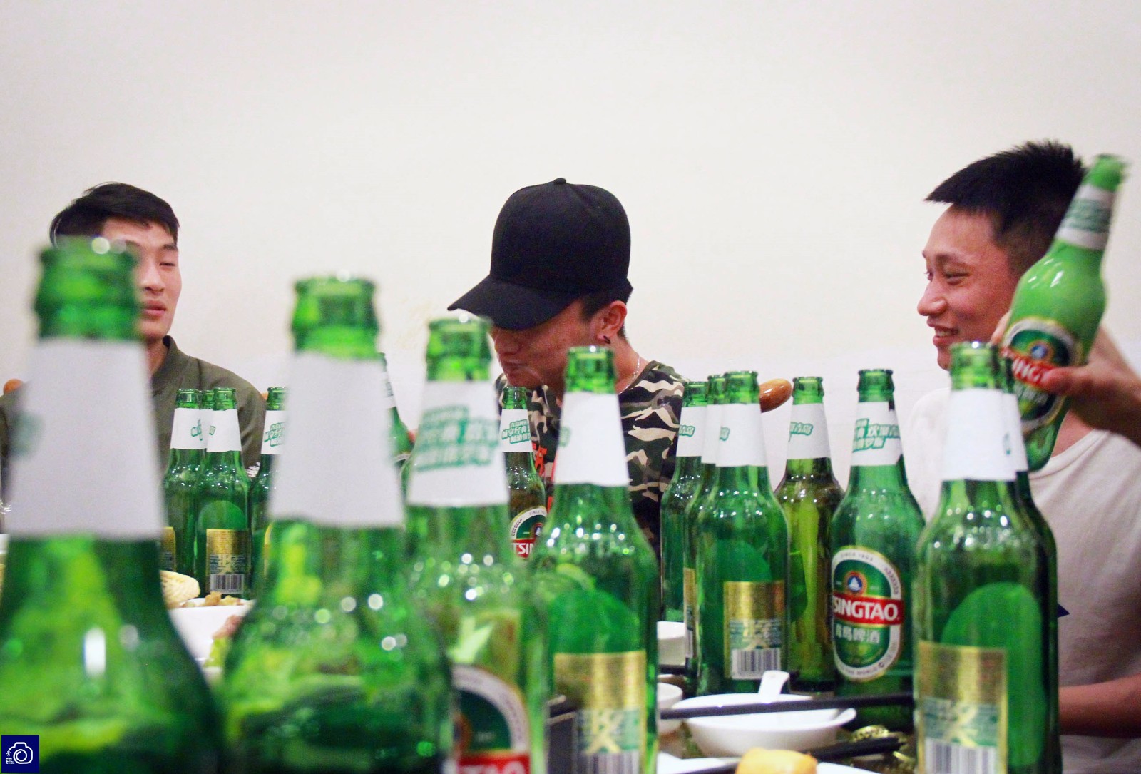 艺术系男生毕业聚餐整瓶酒一口气喝完,比女生哭得还痛