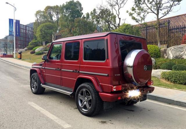 福建车友花186万买辆酒红色奔驰g500,坦言买车后感觉更加年轻了-新浪