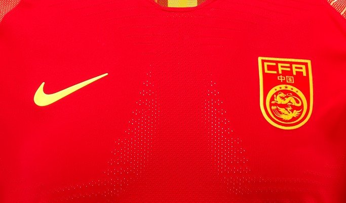 国足新球衣纱线体现巨龙喷火寓意球衣科技亮点颇多