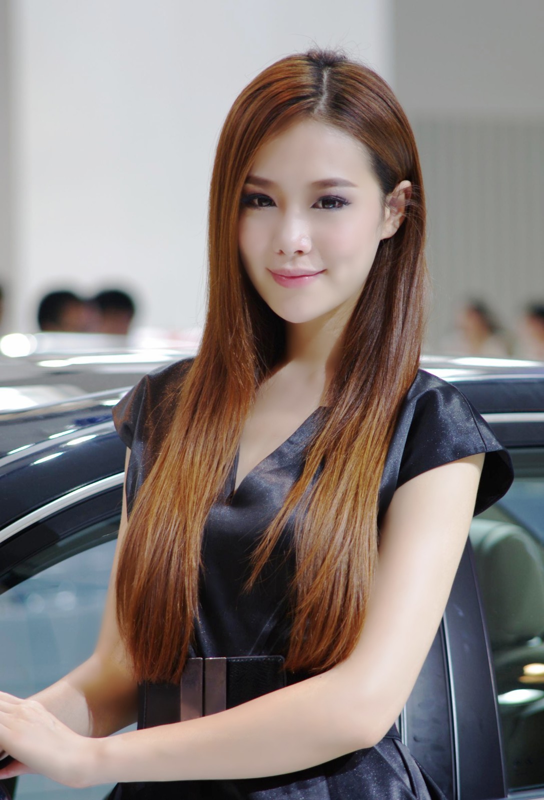 随拍活动现场的气质端庄靓丽车模