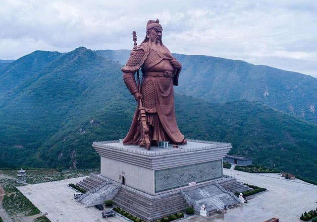 中国最雄伟的两座雕像一座世界之最一座仅脚掌可容纳数百游客