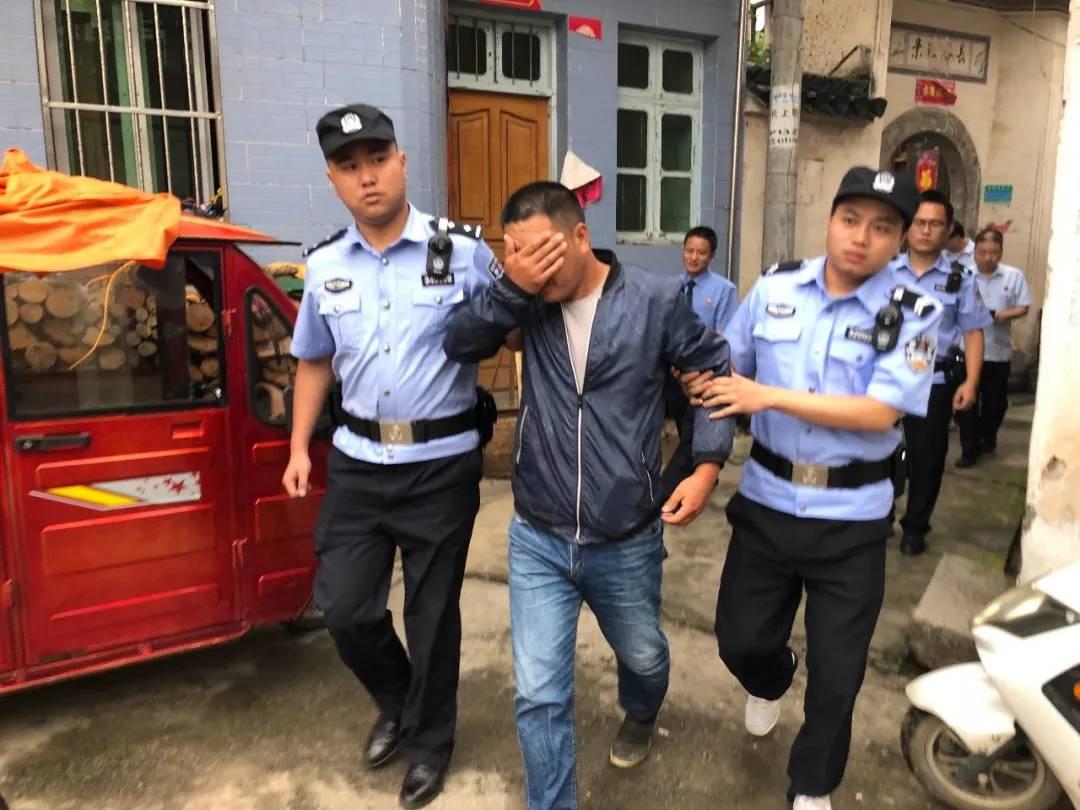 宣城一地大批干警凌晨抓捕老赖