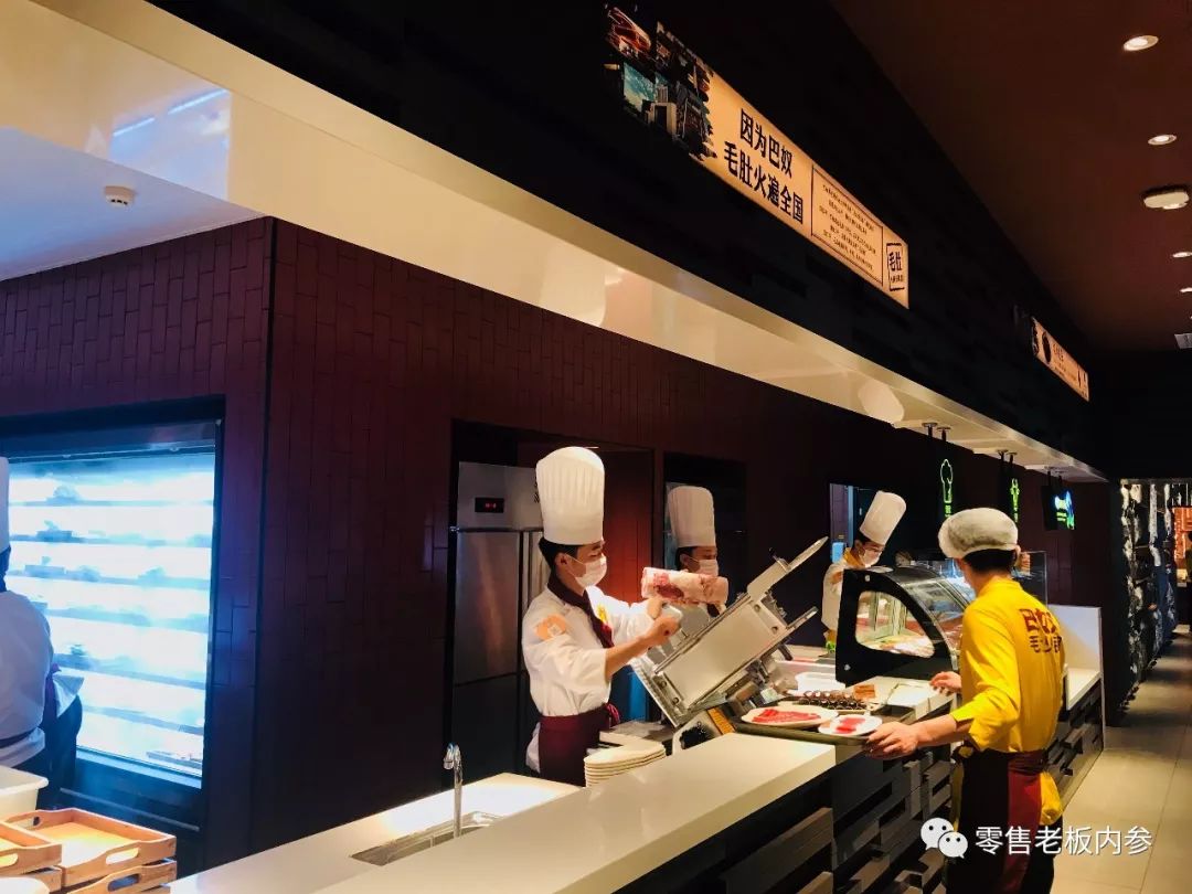 笔者早前走访时发现,悠唐店内共设有约50张桌子,整体较为紧凑,过道