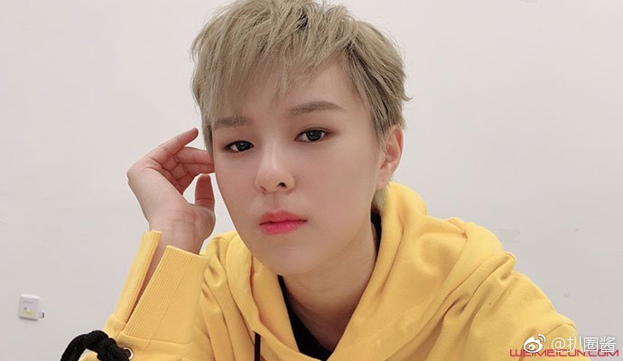 23号下午,杨芸情是同性恋的消息传开了,起因是前天晚上