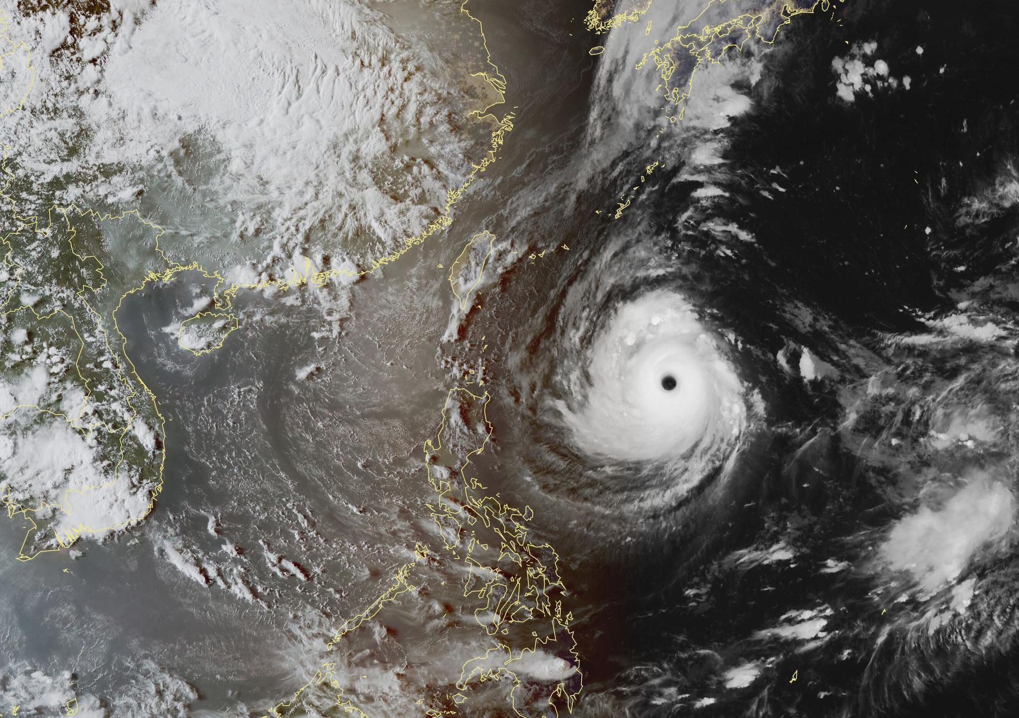 潭美已成16级超强台风,它能否超过山竹成为今年"风王"?