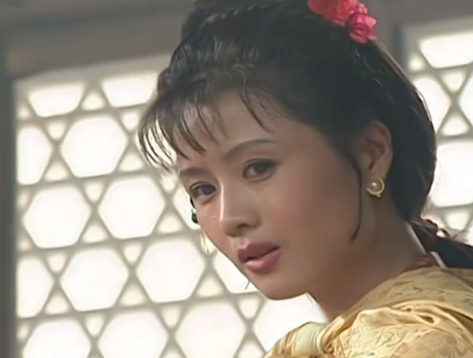 张春燕饰演的庞秋霞除英雄气外还多了一丝柔情羞昵之态