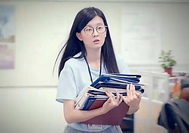 实习女生问老板要2包中华烟,说出原因后,30多