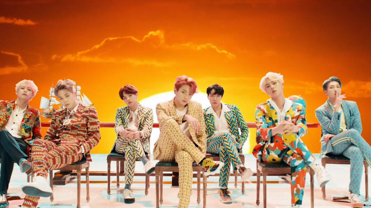 bts防弹少年团回归主打《idol》mv首播