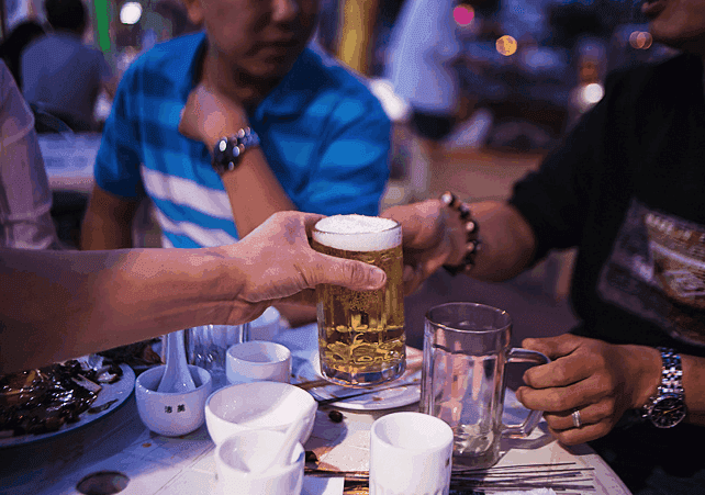 都是酒友,为什么你一喝就进医院,别人却没事人一样?有绝招