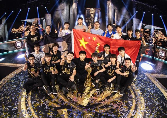 rng战力榜跌至第十,uzi背锅?网友:这回的"奶"终于舒服了!