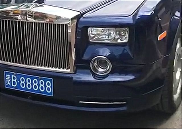 贵州偶遇900万劳斯莱斯车牌不带一个9但气场不输99999车牌