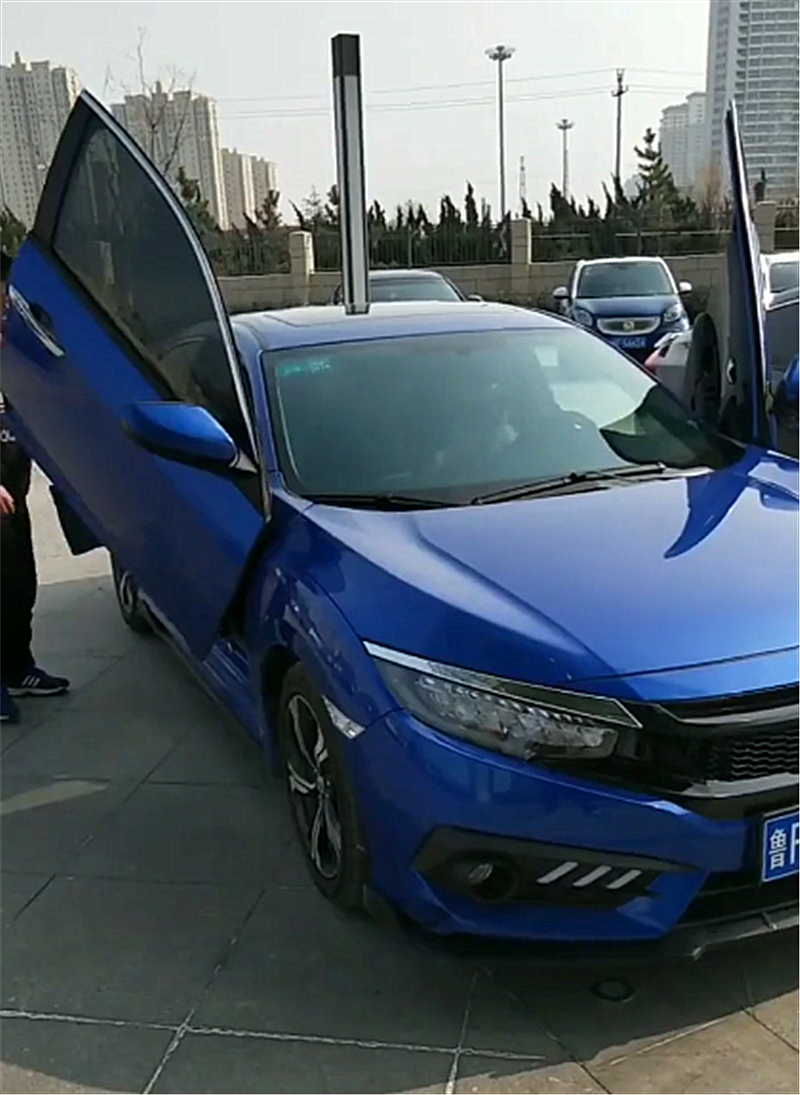 15万思域现烟台,车门是"剪刀门"!网友:8.7秒加速不行