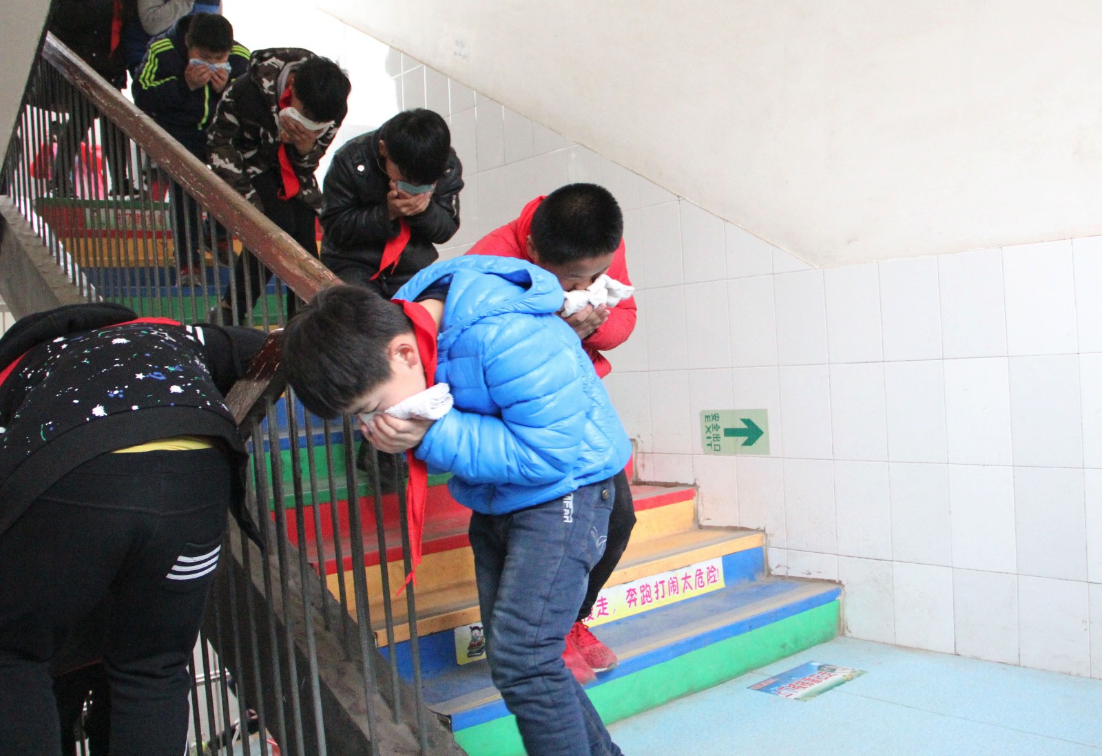 加强消防演练 提高安全意识 郑州祥符卢小学开展消防演练活动