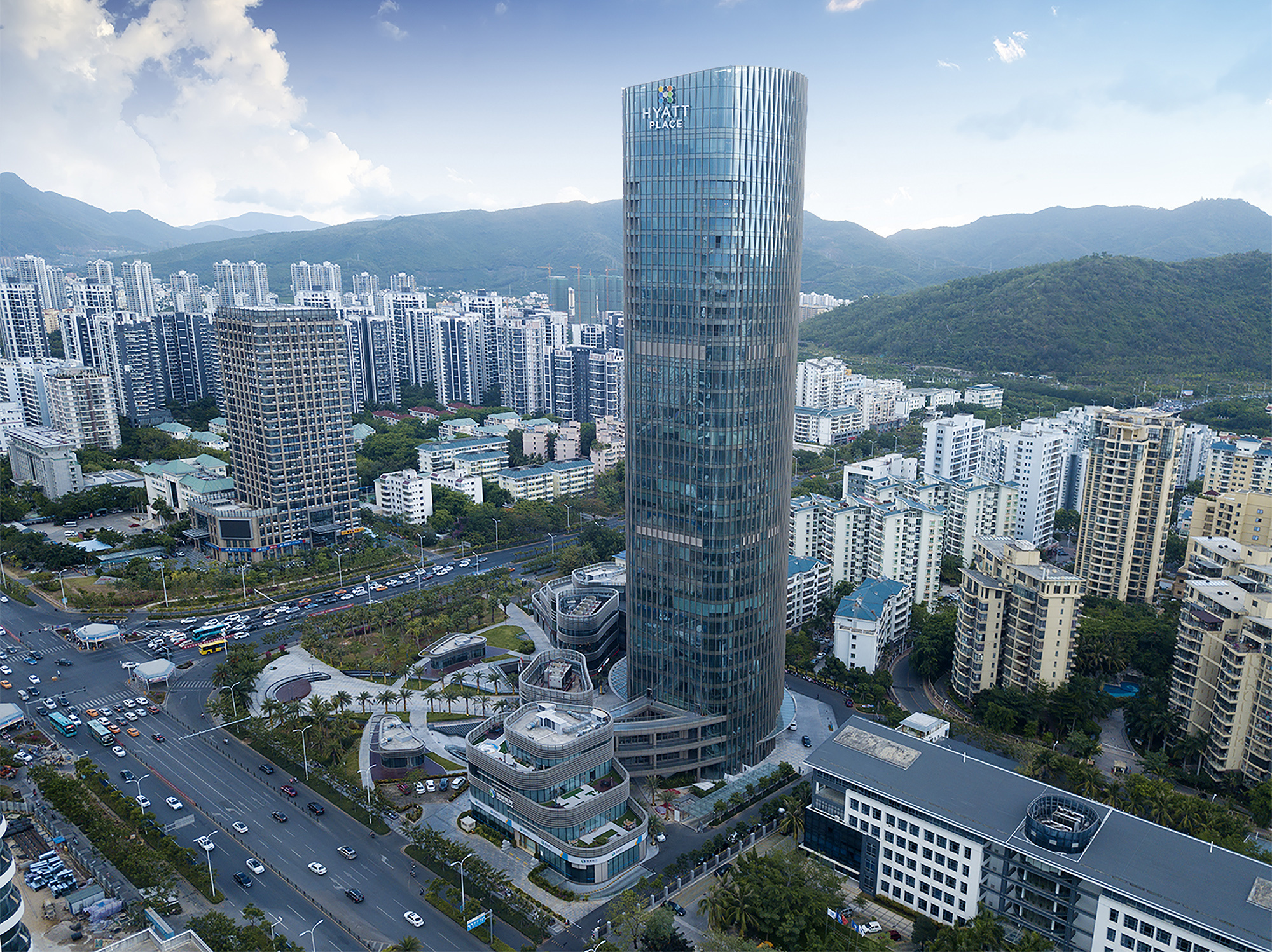 位于三亚市中心