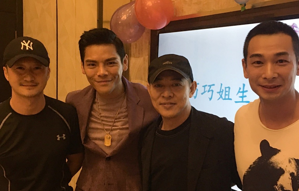 李连杰一生最珍贵合影,网友:从图4开始,功夫皇帝不再笑了