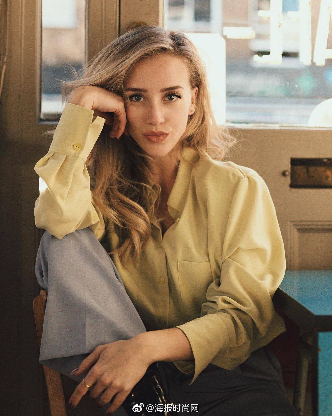 丹麦时尚博主sarah mikaela近期的衬衫look,成熟干练