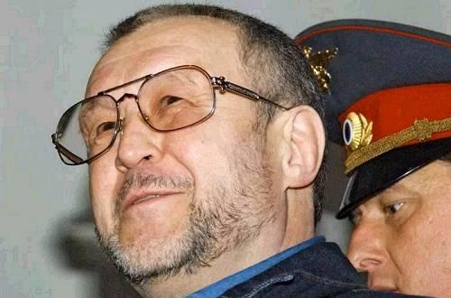 他是俄罗斯黑帮教父级人物 周旋于两个大国之间最终下场悲惨!
