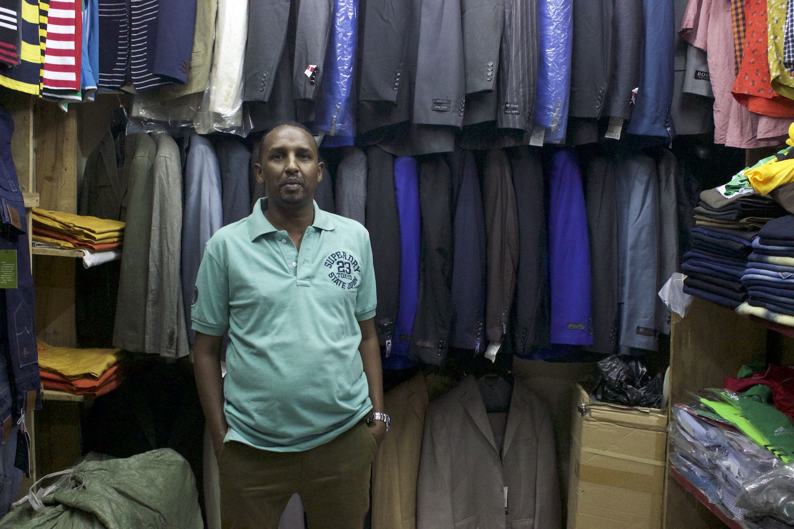 那些过时的衣服,在这里却被抢购一空,最后一张图让人会心一笑!