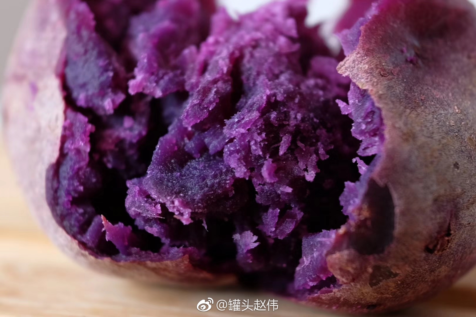 越南迷你紫薯,隔水蒸熟,软糯香甜,浓浓紫薯的香味,热量小