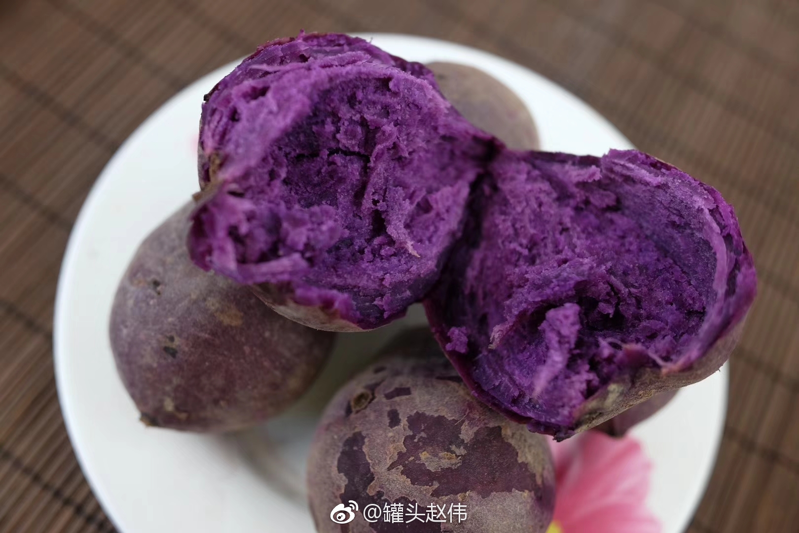 越南迷你紫薯,隔水蒸熟,软糯香甜,浓浓紫薯的香味,热量小