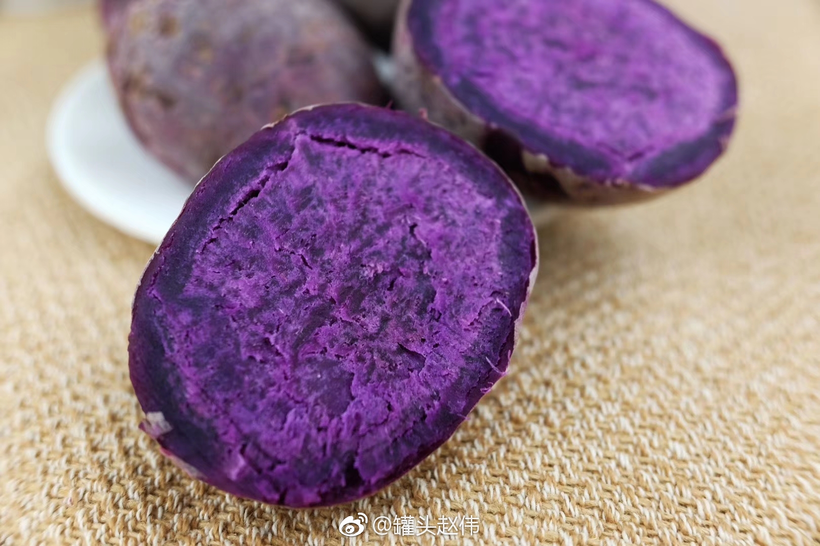 越南迷你紫薯,隔水蒸熟,软糯香甜,浓浓紫薯的香味,热量小