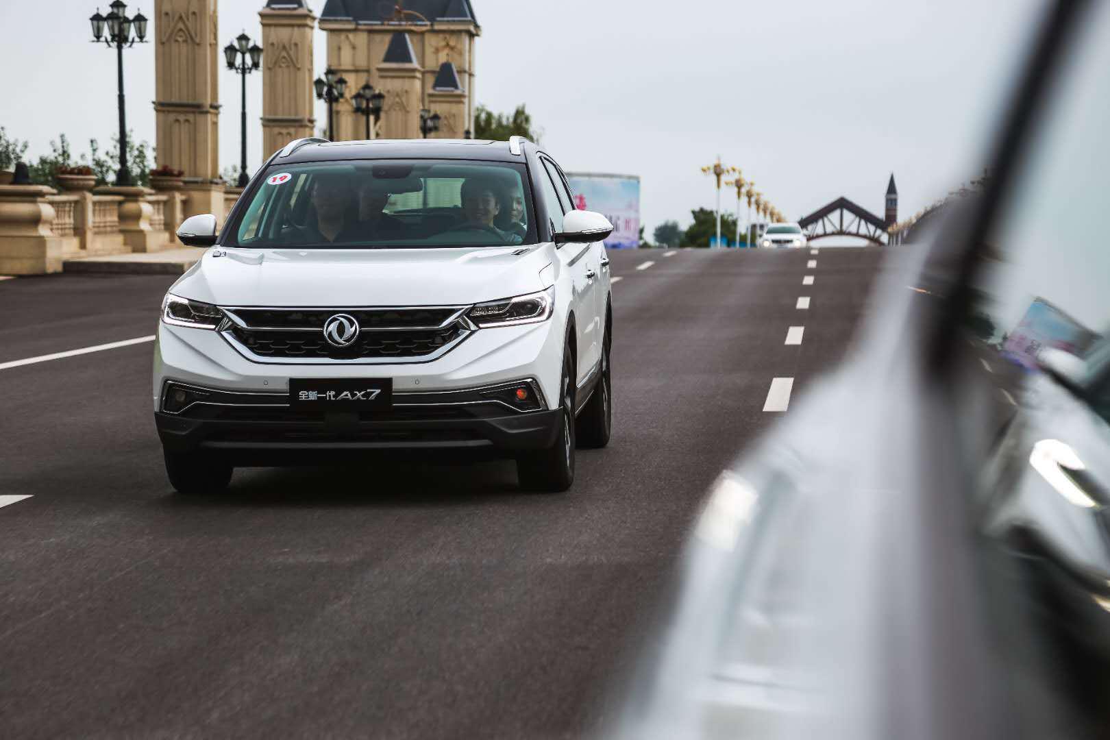 试驾新一代东风风神ax7选车比选对象容易多了