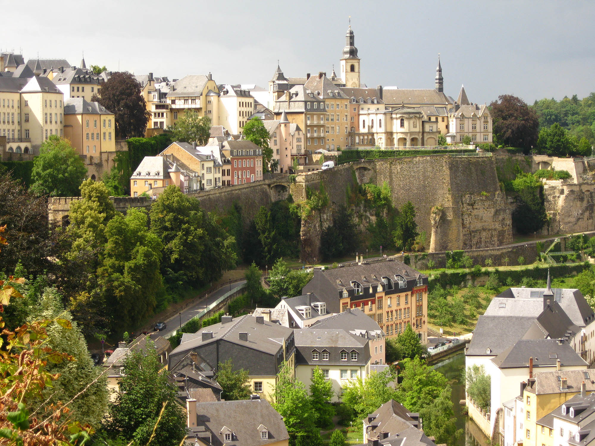 世界人均收入最高的国家,奇怪的是这里的学生却有一半没法毕业|卢森堡