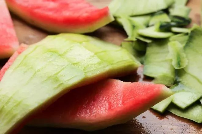 凉拌西瓜皮,竟然这么好吃,可惜以前都扔了!