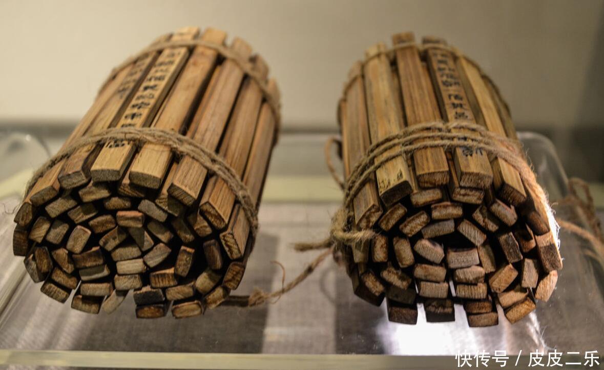 湖北发现一座古墓,墓中竹简是何内容,令专家大呼错怪了秦始皇!