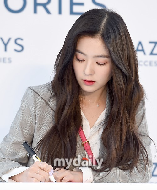 韩国女团redvelvet成员irene出席代言品牌宣传