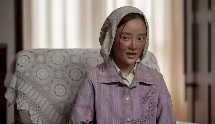 女星在电影中的村姑造型,范冰冰不忍直视,赵薇的很丑,她却很美