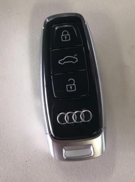 124万入手新款奥迪a8,一位十年驾龄的奥迪老司机说出了心中看法