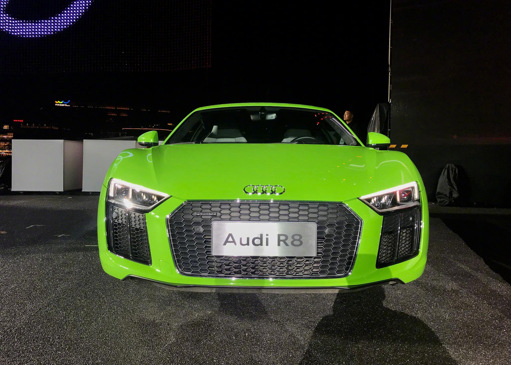 奥迪r8,这样的漂亮吧?