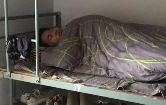 如果宿舍有个人有狐臭,关键就这平时还不爱洗澡,只要她出汗稍微一多