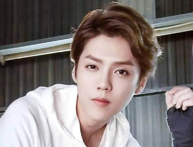 黑粉的威力,易烊千玺被黑粉送假肢,她却失去了两个女儿